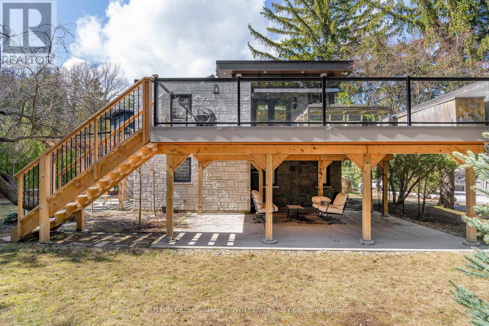114 Lakeshore Road W Property Photo 43