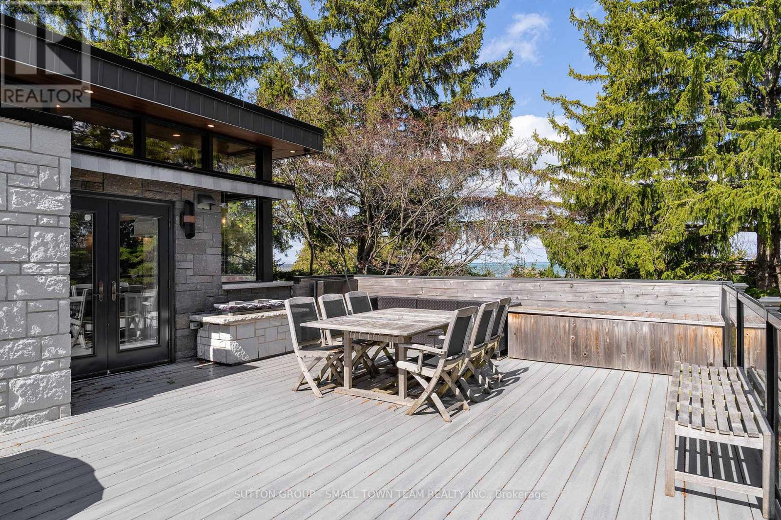 114 Lakeshore Road W Property Photo 44