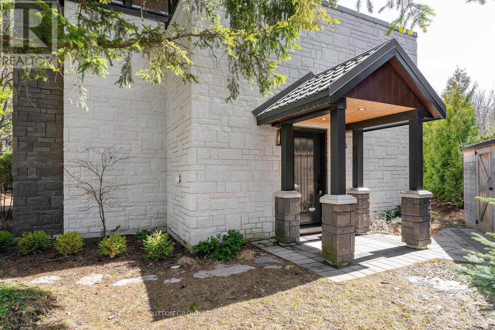 114 Lakeshore Road W Property Photo 49