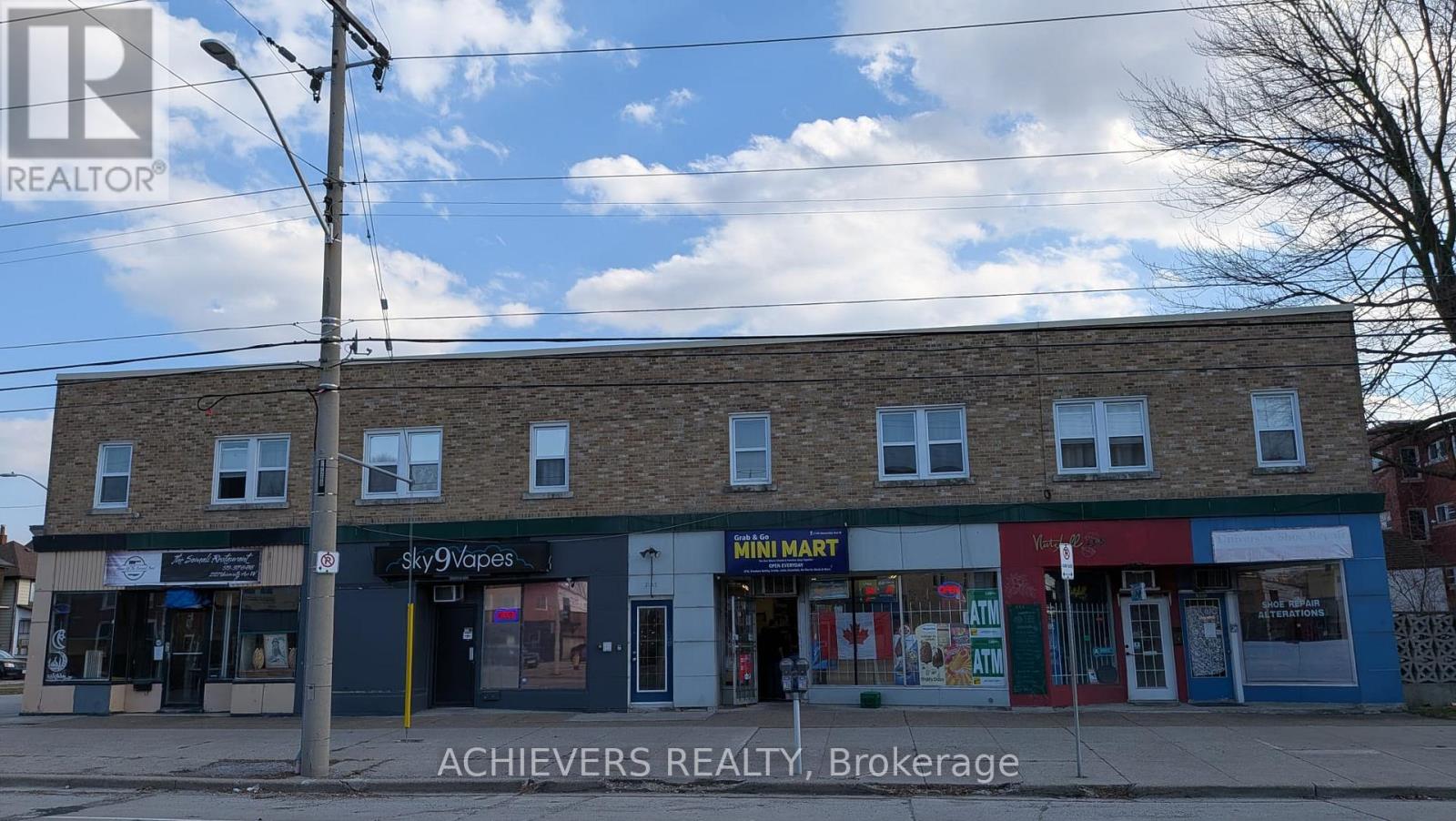 2149 University Avenue W Property Photo 2