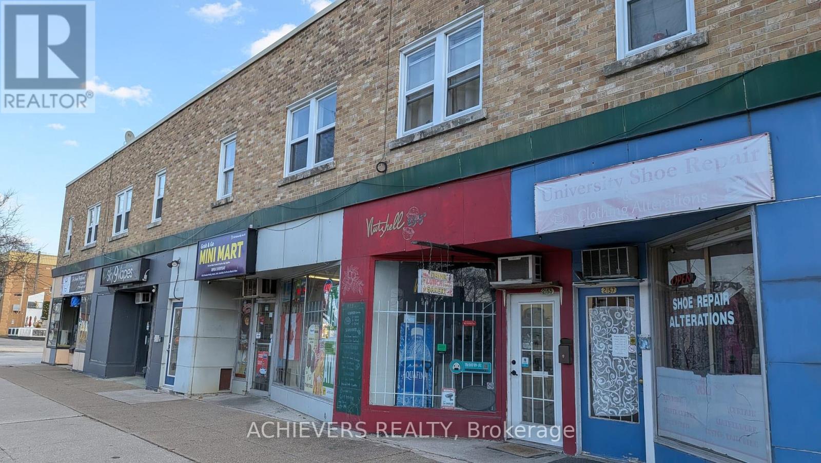 2149 University Avenue W Property Photo 3