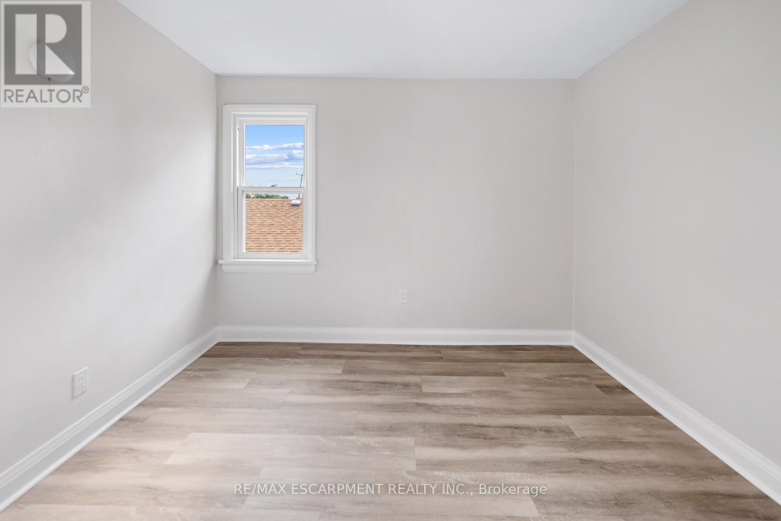 86 Townline Road W Property Photo 15