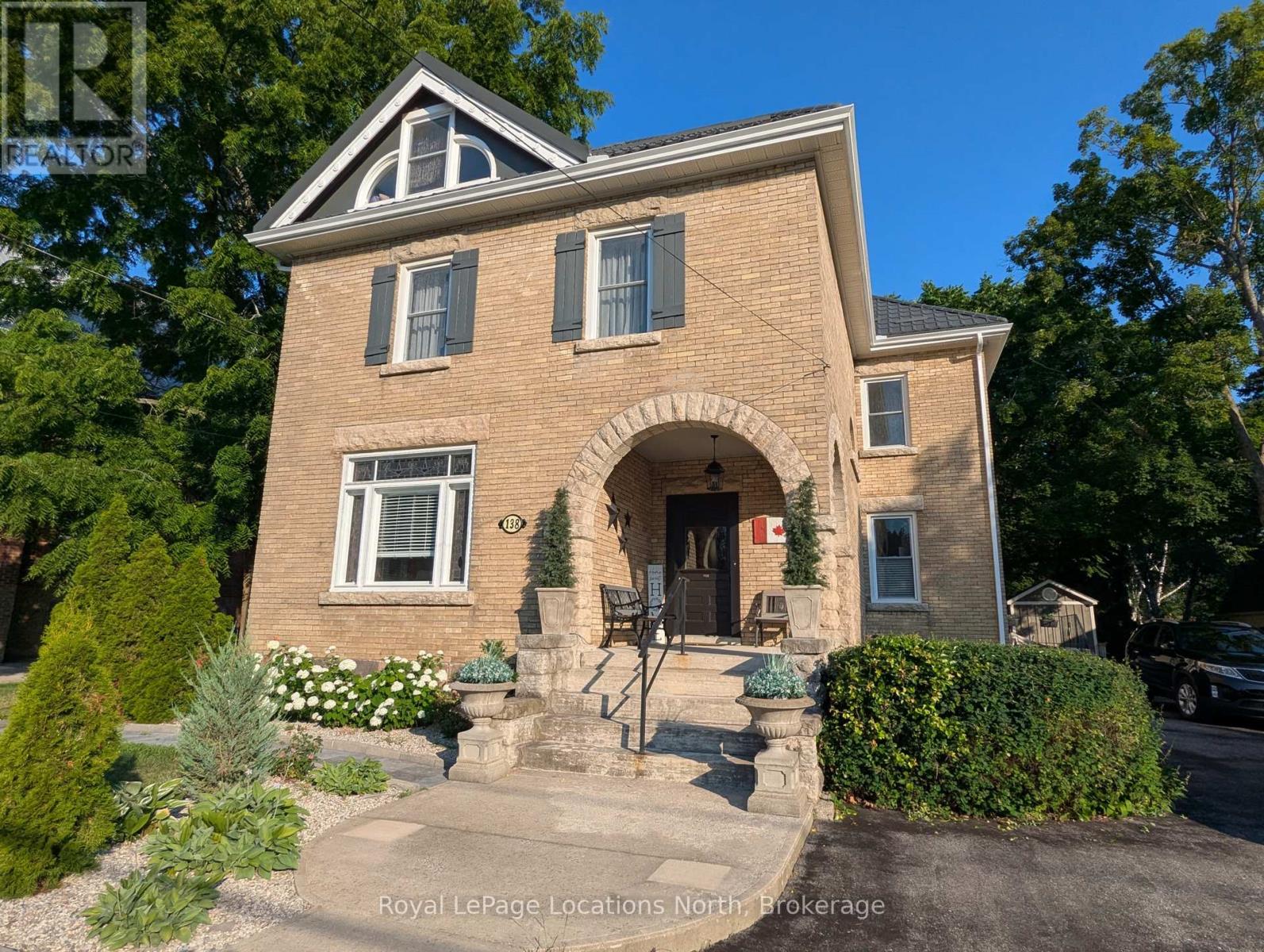 138 Bruce Street S Property Photo 1
