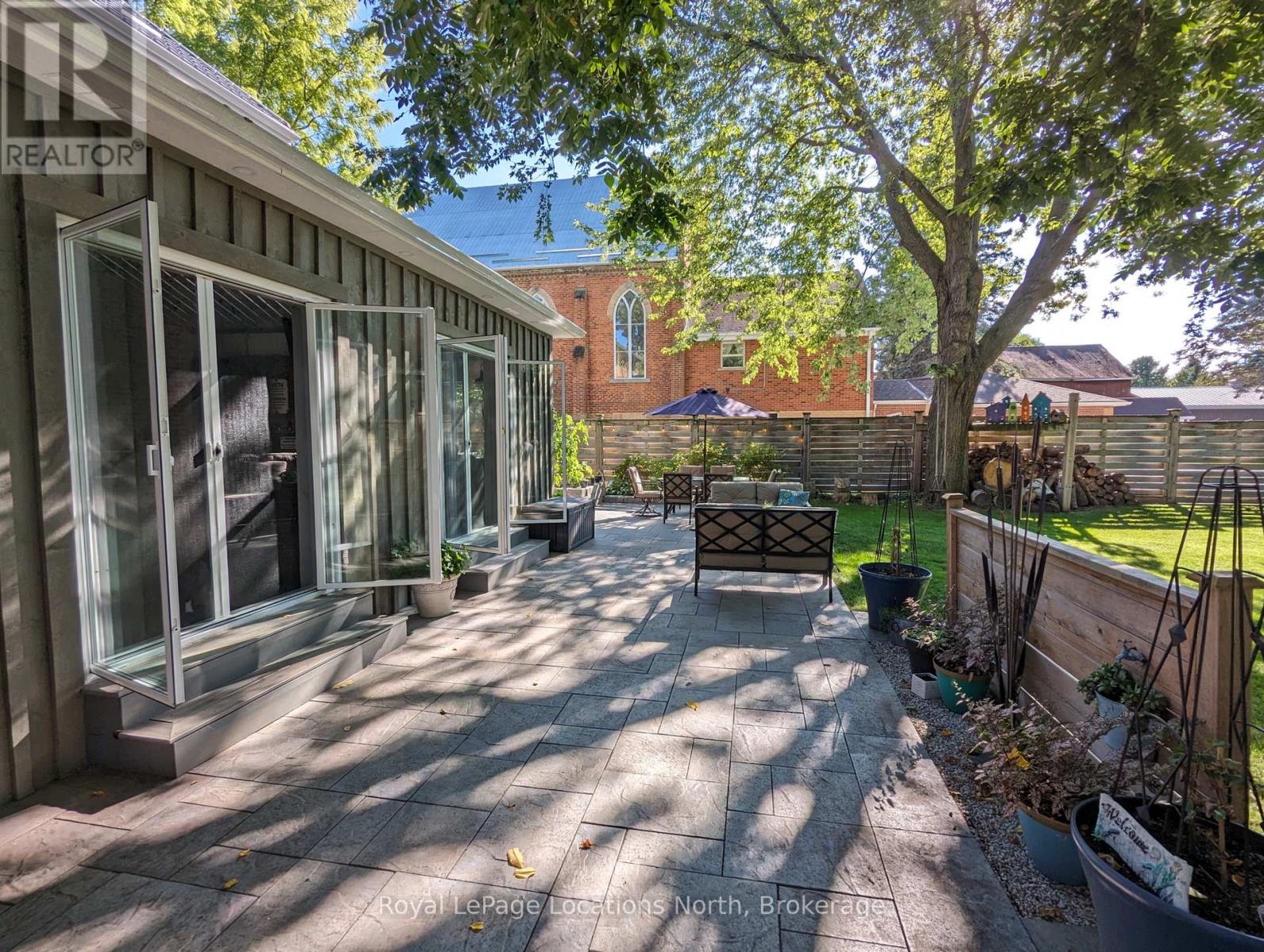 138 Bruce Street S Property Photo 3