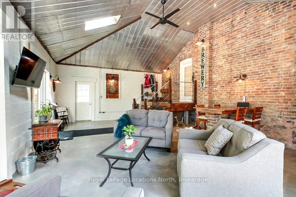 138 Bruce Street S Property Photo 19