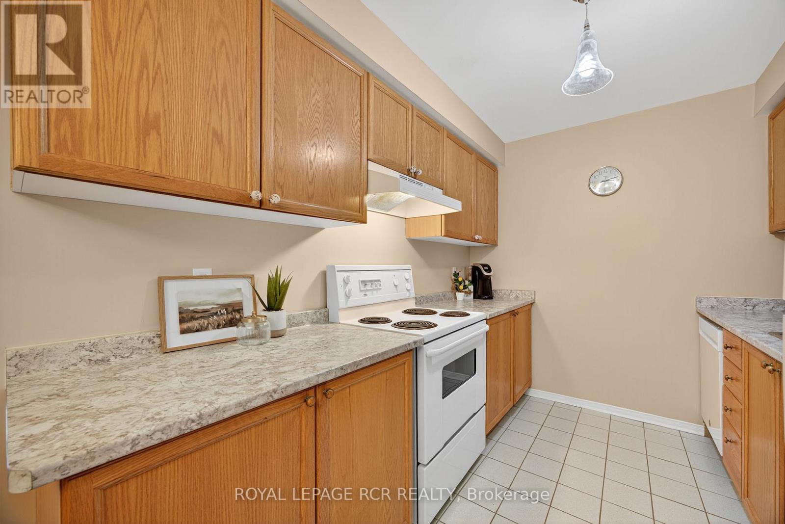 310 - 250 Robert Street Property Photo 4