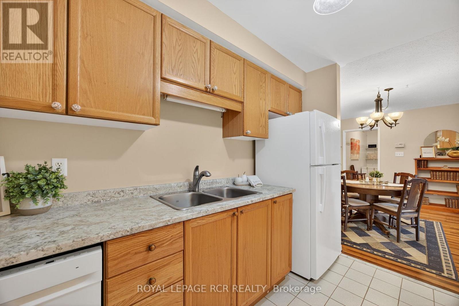 310 - 250 Robert Street Property Photo 5