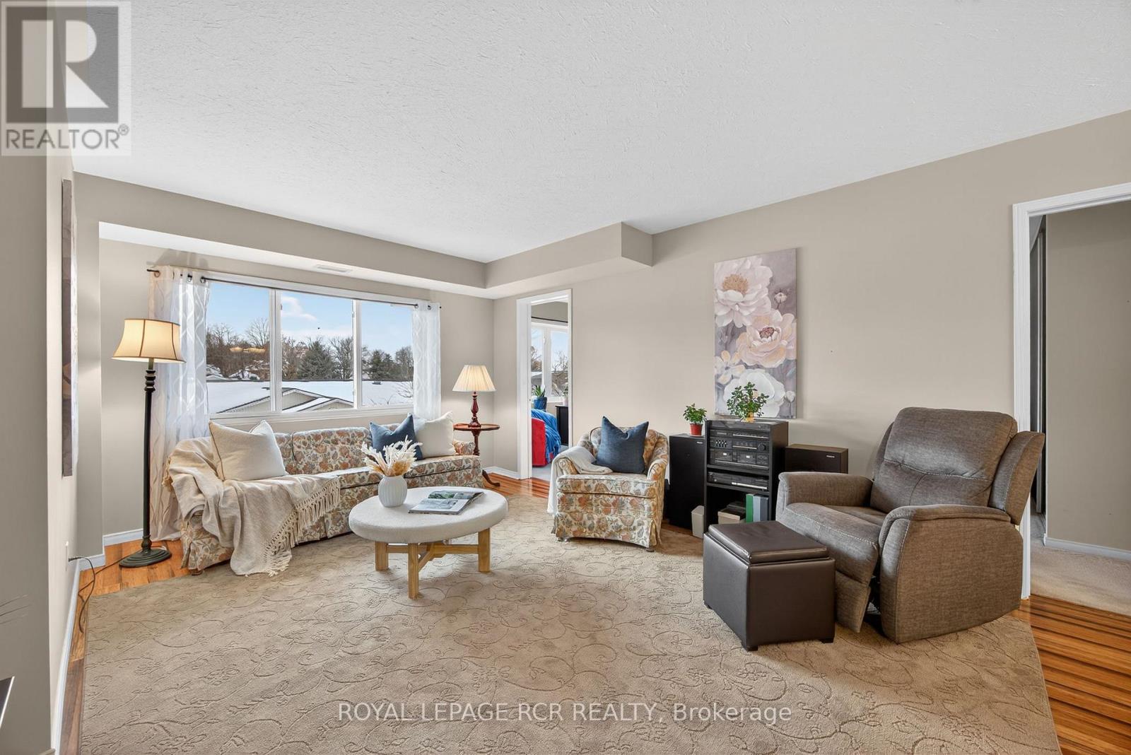 310 - 250 Robert Street Property Photo 6