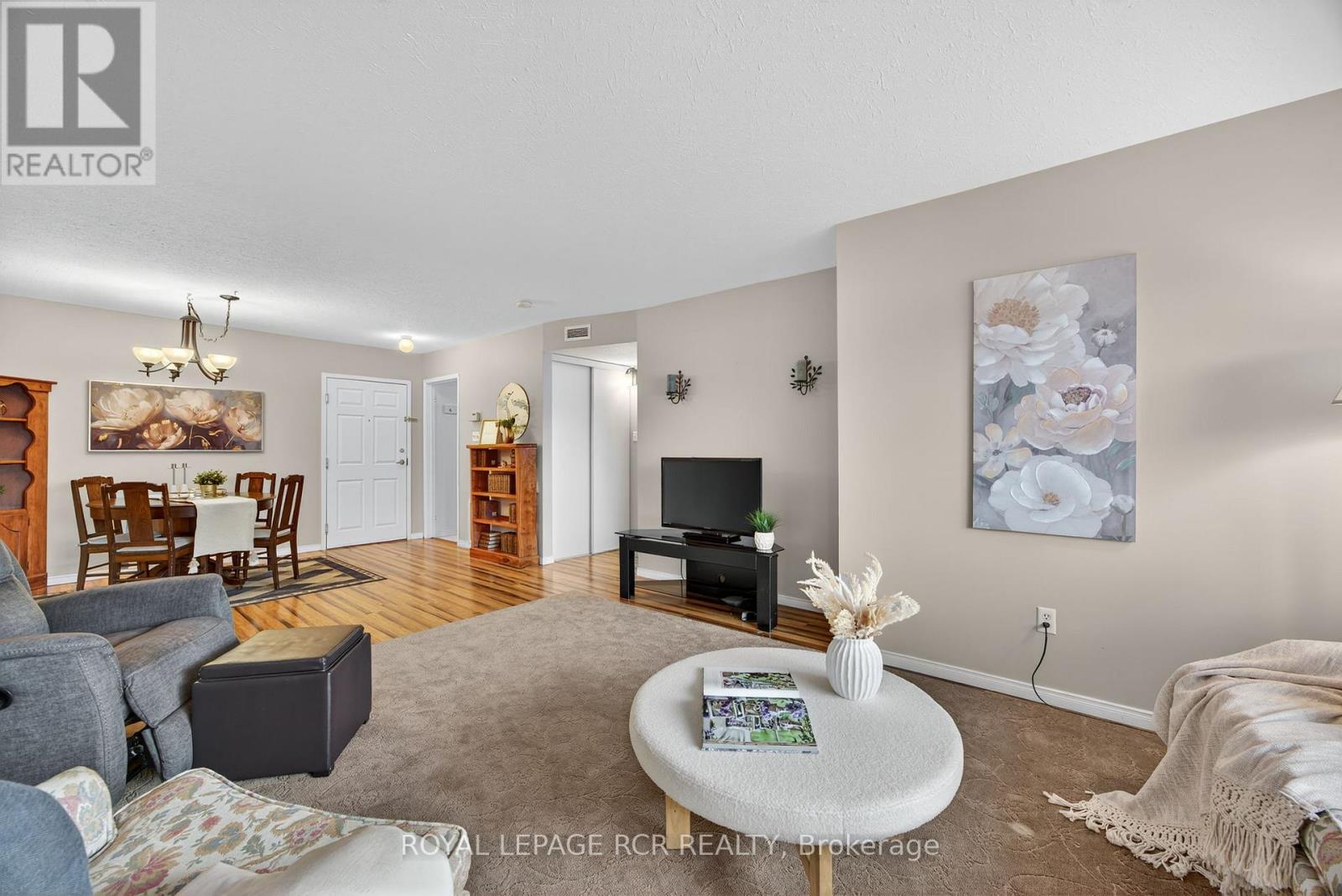 310 - 250 Robert Street Property Photo 7