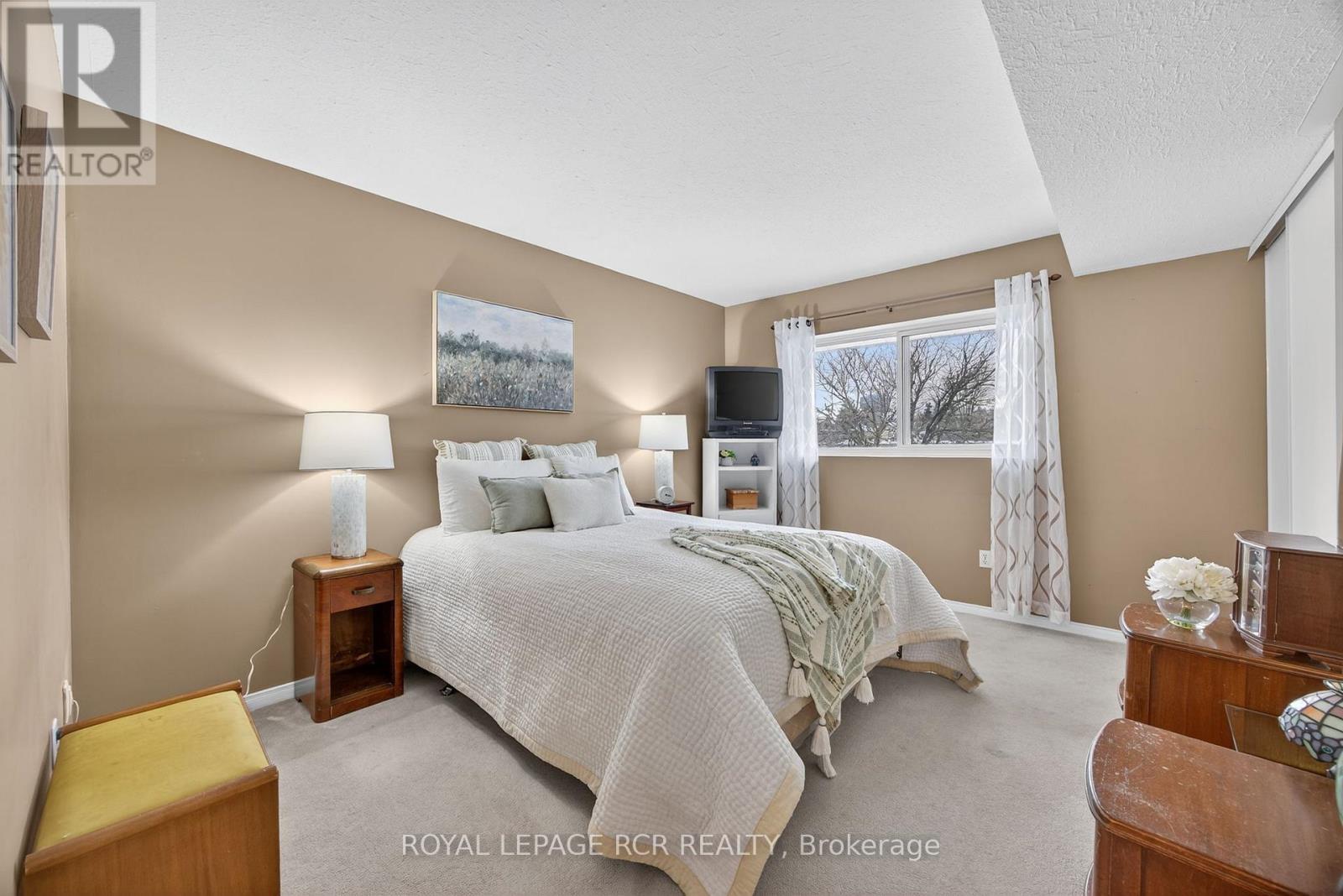 310 - 250 Robert Street Property Photo 8