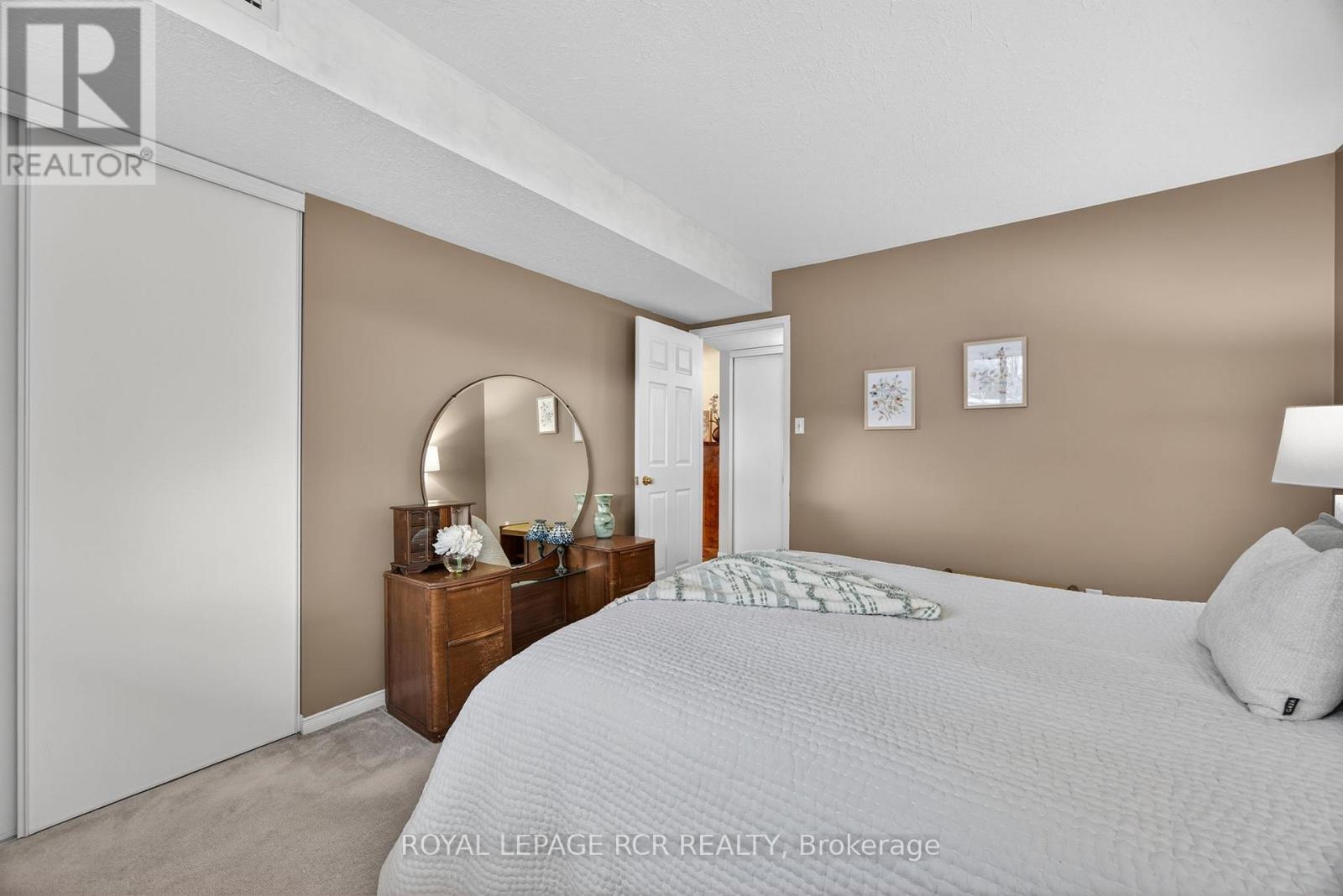 310 - 250 Robert Street Property Photo 9