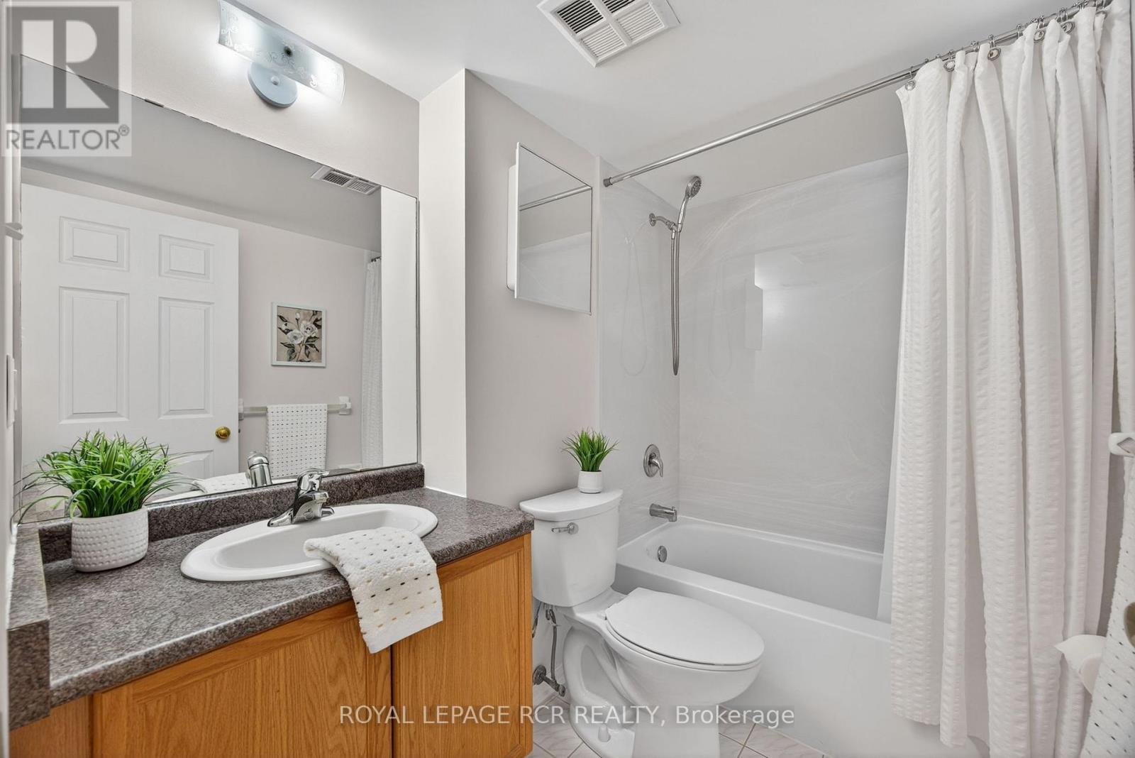 310 - 250 Robert Street Property Photo 12