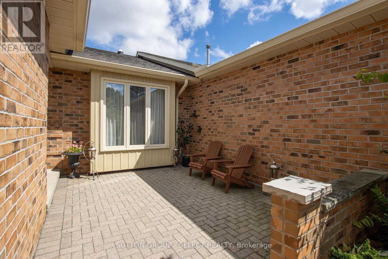 4 - 445 Riverside Drive Property Photo 6