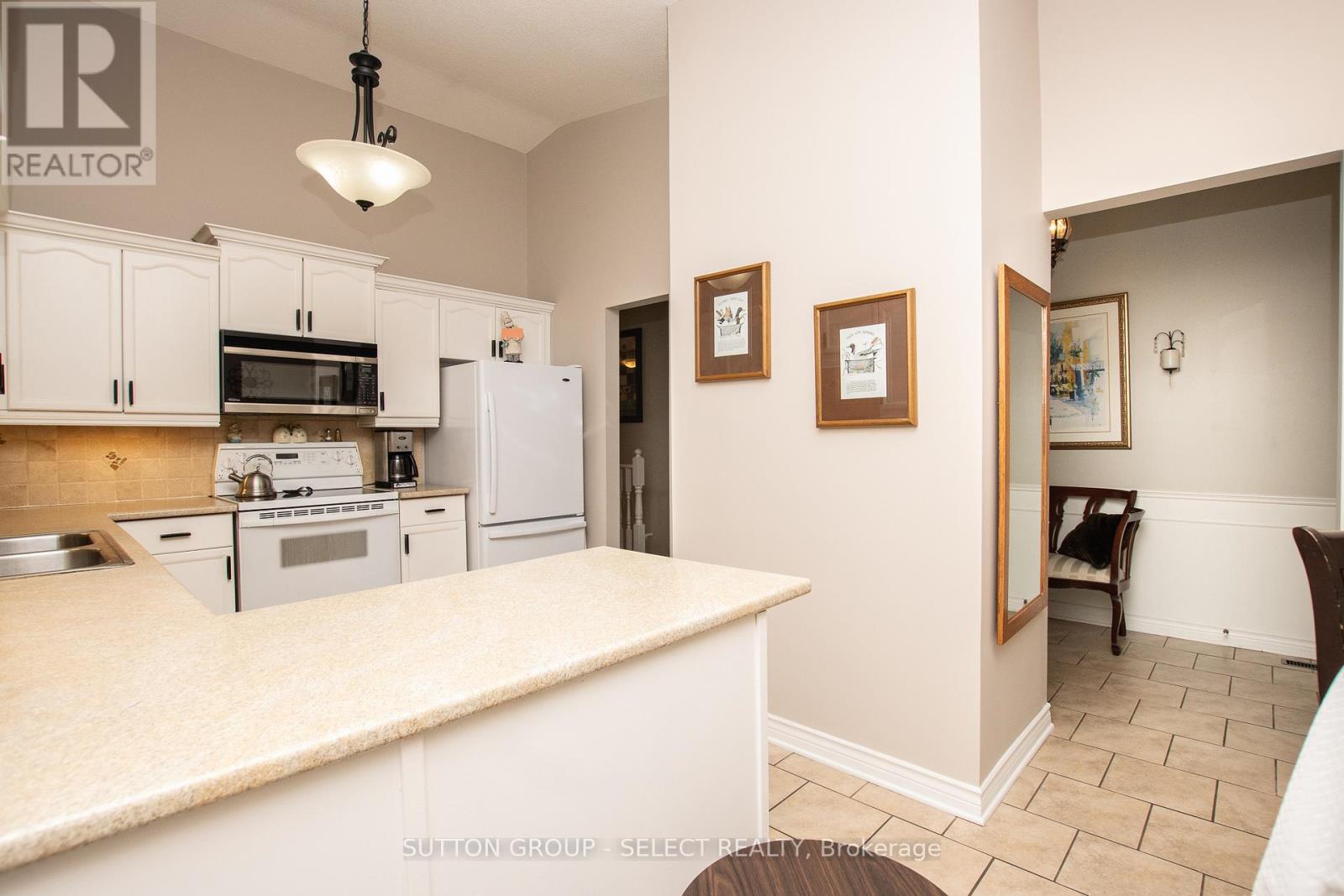 4 - 445 Riverside Drive Property Photo 11