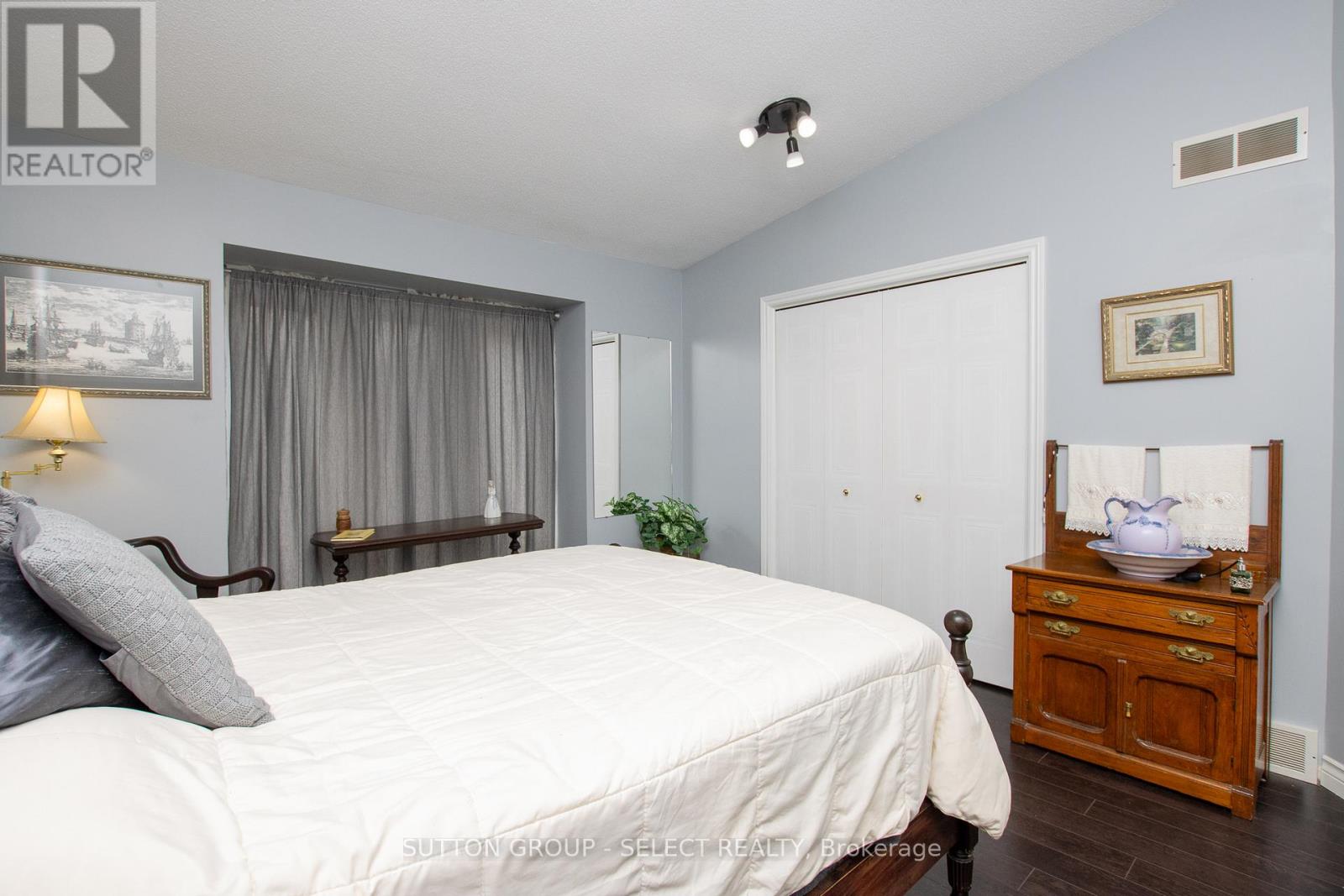 4 - 445 Riverside Drive Property Photo 21