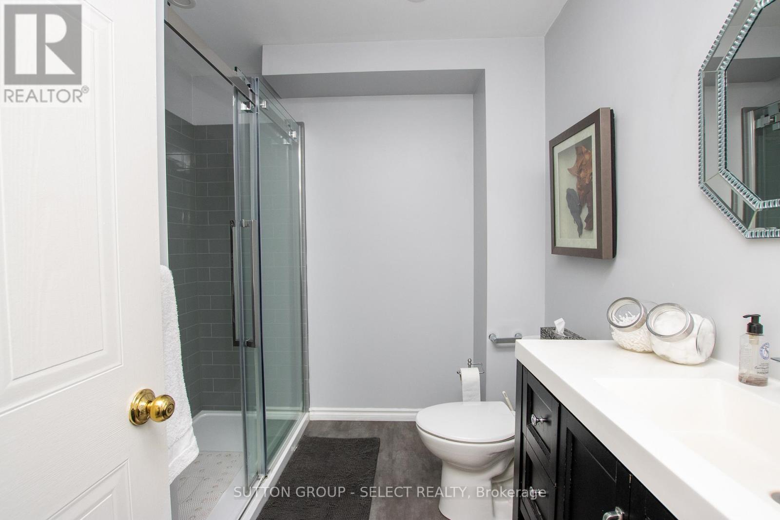 4 - 445 Riverside Drive Property Photo 23