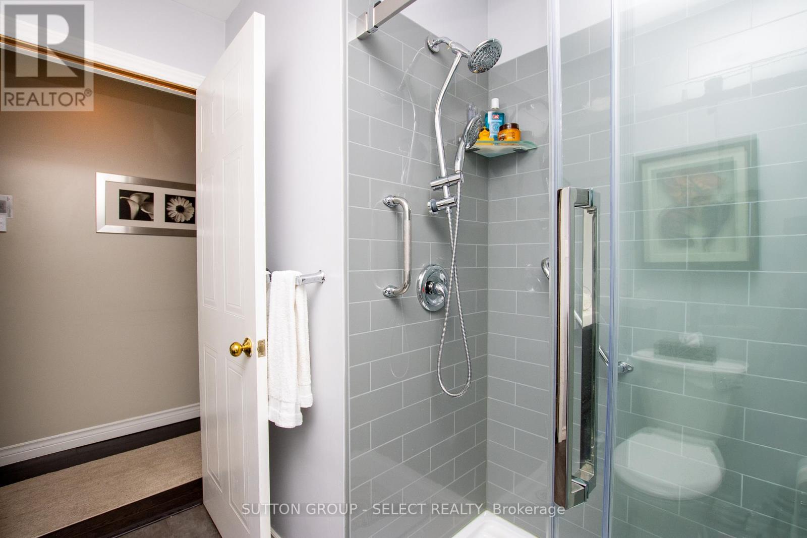 4 - 445 Riverside Drive Property Photo 24