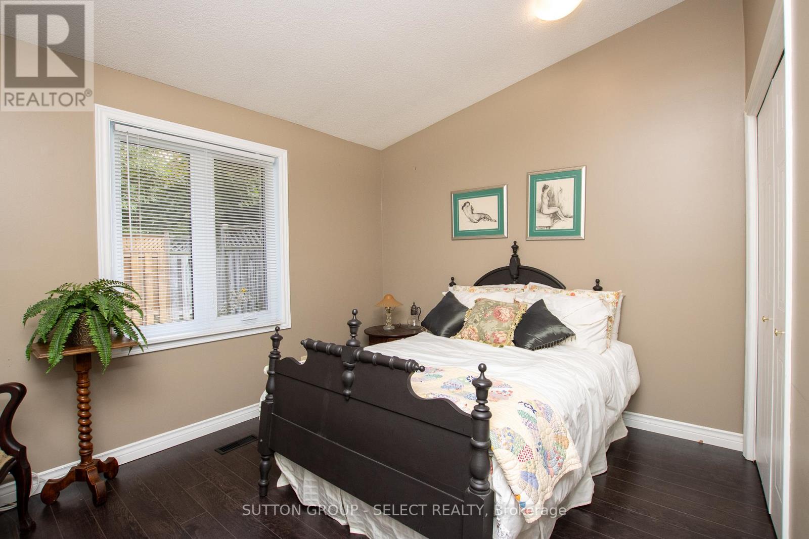 4 - 445 Riverside Drive Property Photo 25