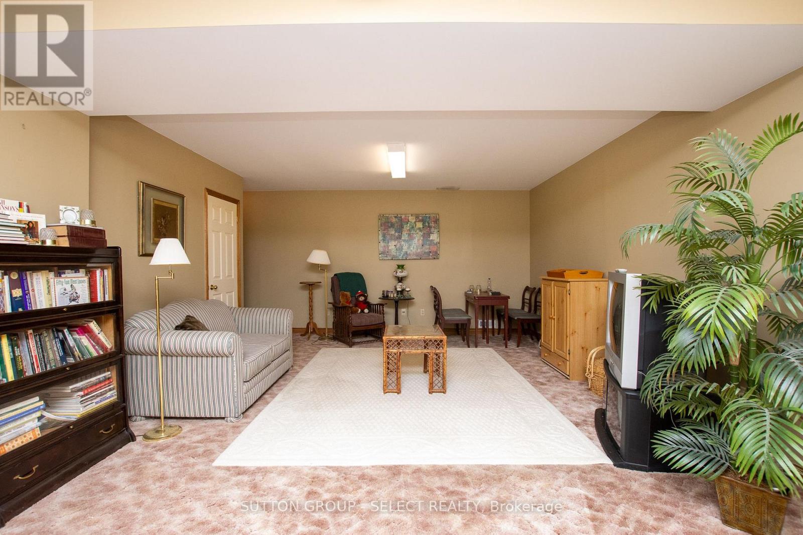 4 - 445 Riverside Drive Property Photo 29