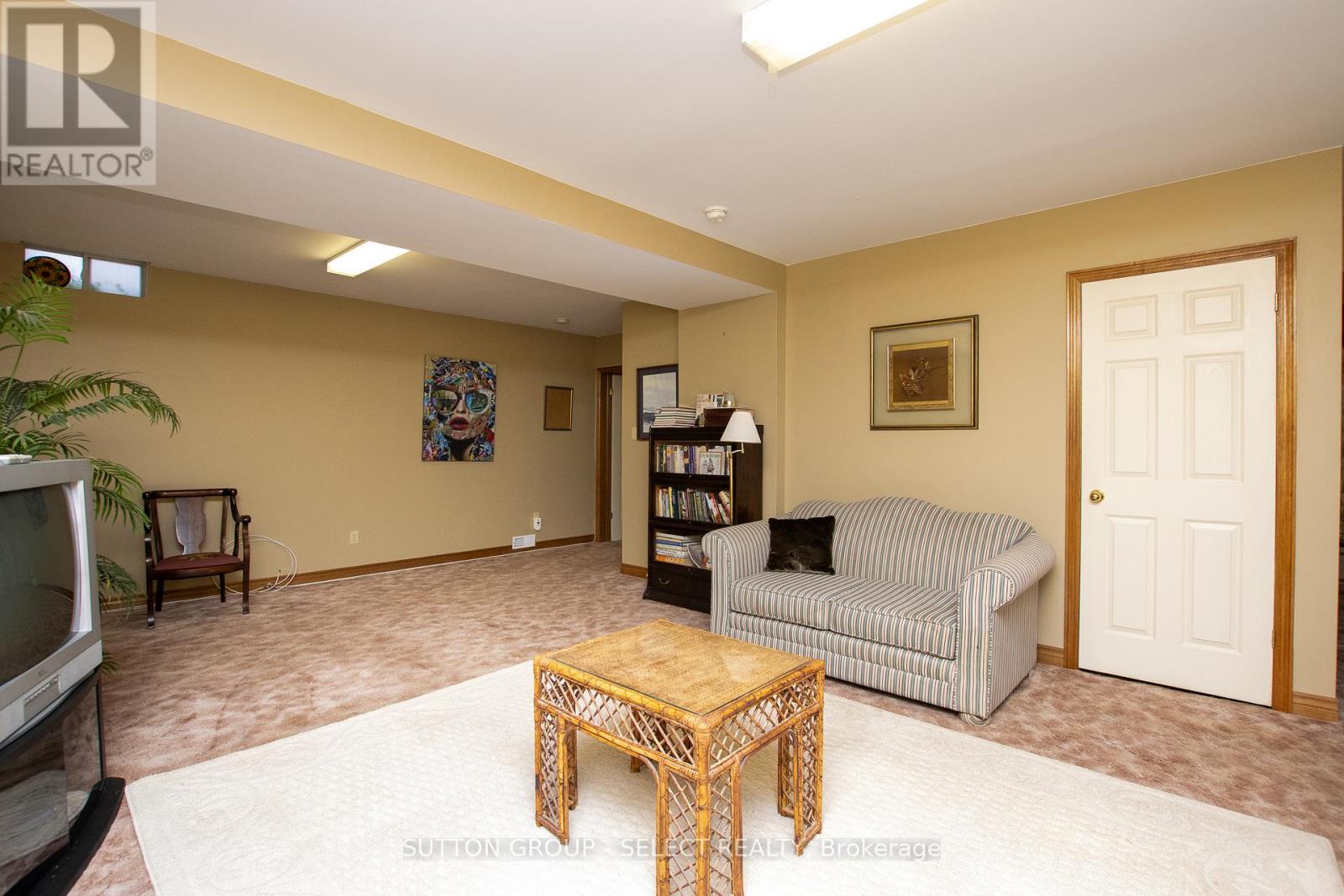 4 - 445 Riverside Drive Property Photo 30