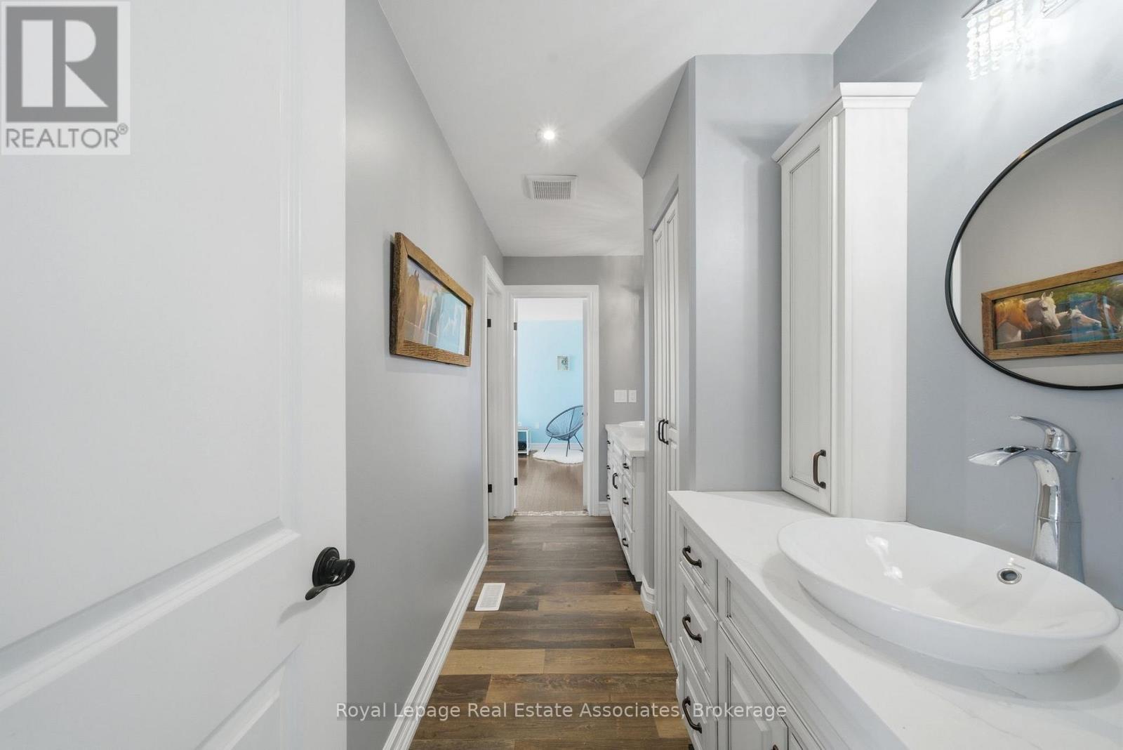 43 Third Road E Property Photo 26