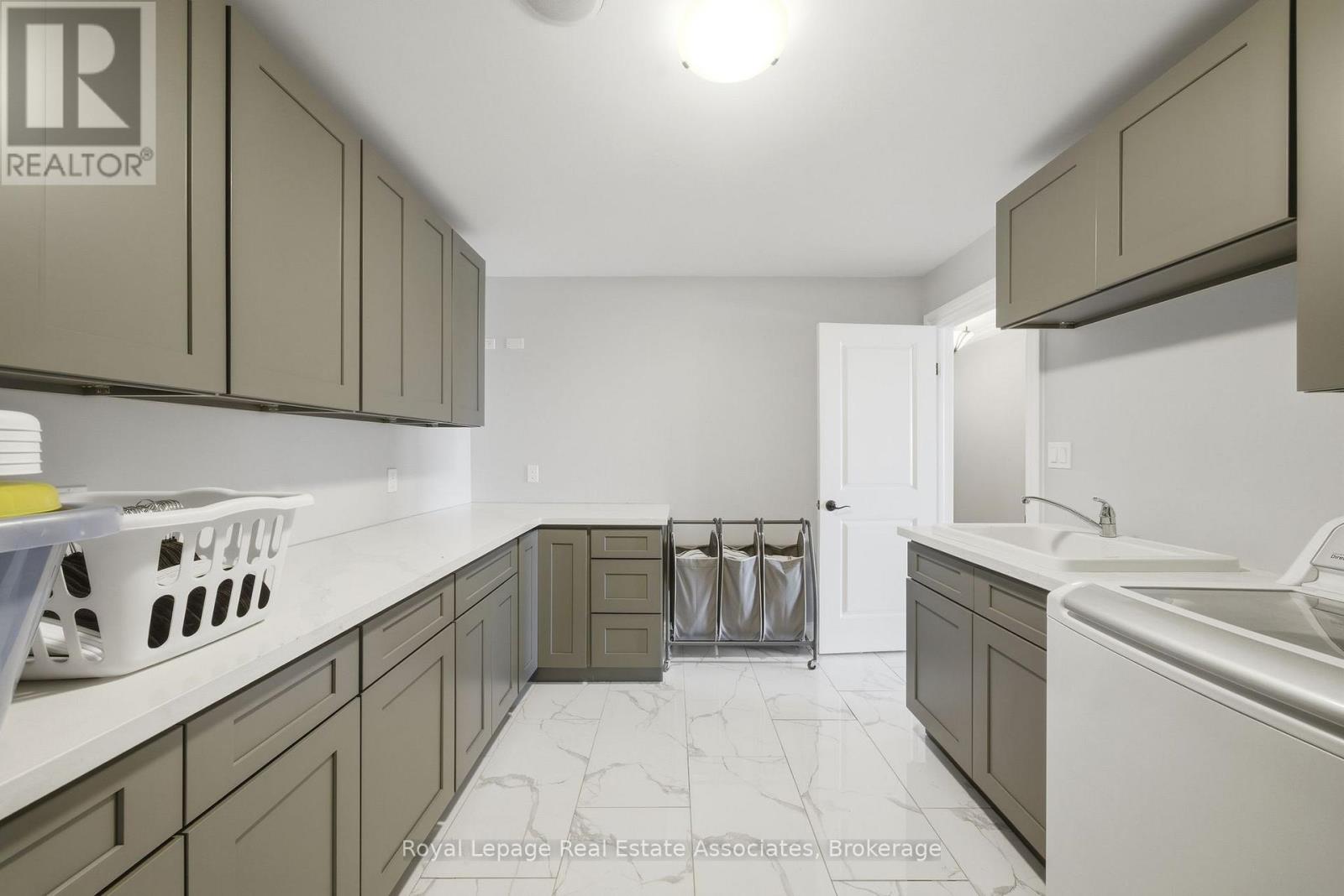 43 Third Road E Property Photo 30