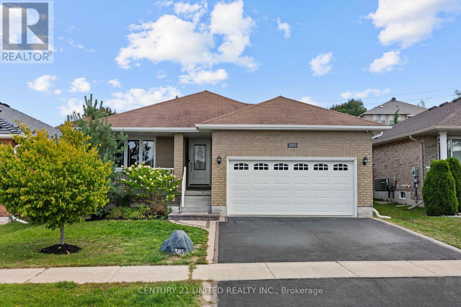 385 Bianco Crescent Property Photo 1
