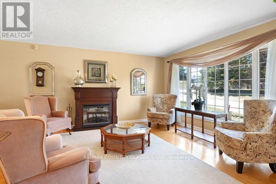 152 Bridge Street W Property Photo 5