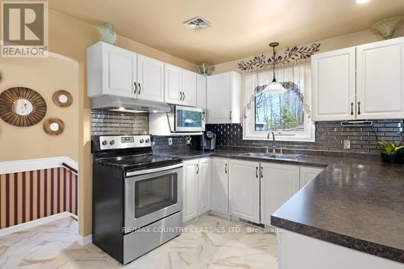 152 Bridge Street W Property Photo 9