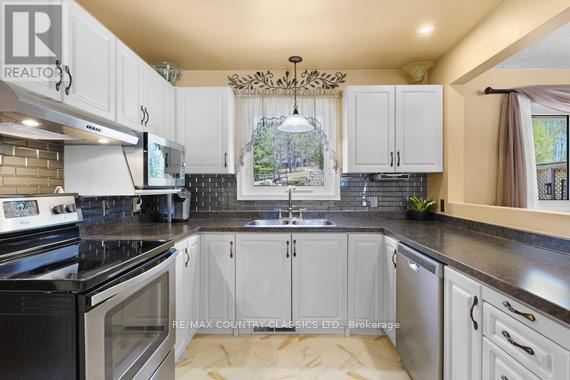 152 Bridge Street W Property Photo 10