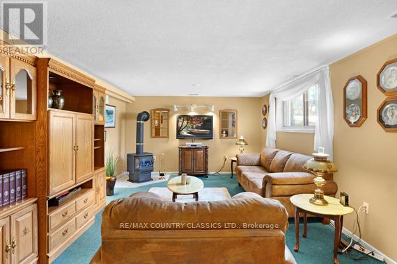 152 Bridge Street W Property Photo 16