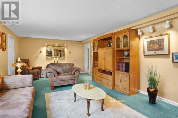 152 Bridge Street W Property Photo 17