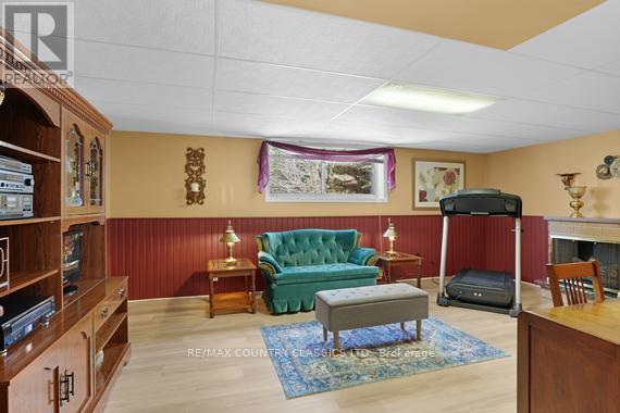 152 Bridge Street W Property Photo 21