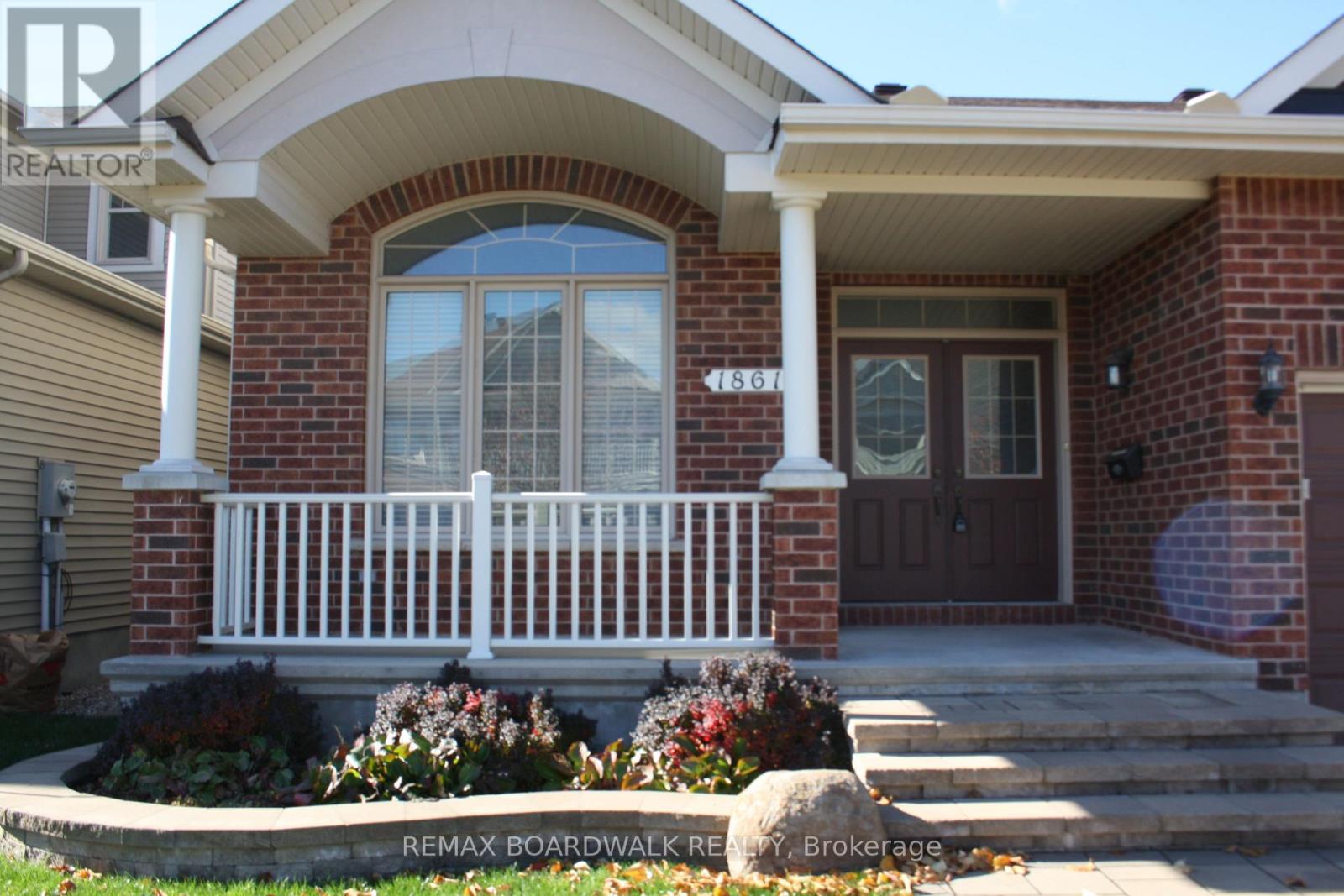 1861 Mickelberry Crescent Property Photo 2