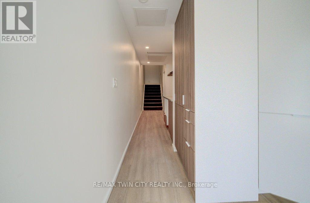 26 King Street E Property Photo 6