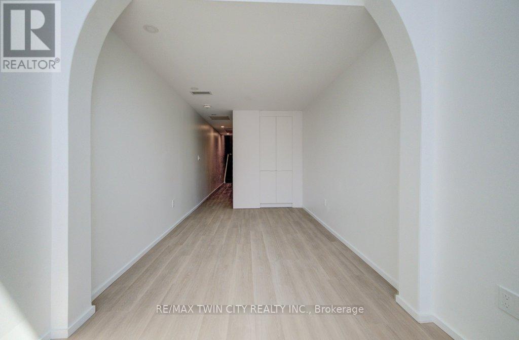 26 King Street E Property Photo 8