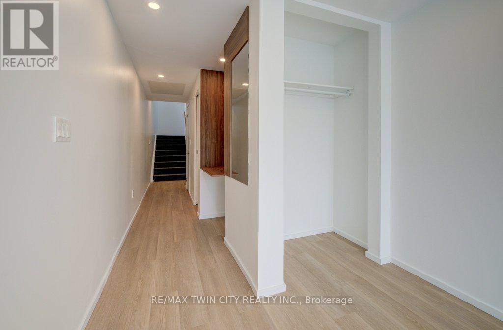 26 King Street E Property Photo 10