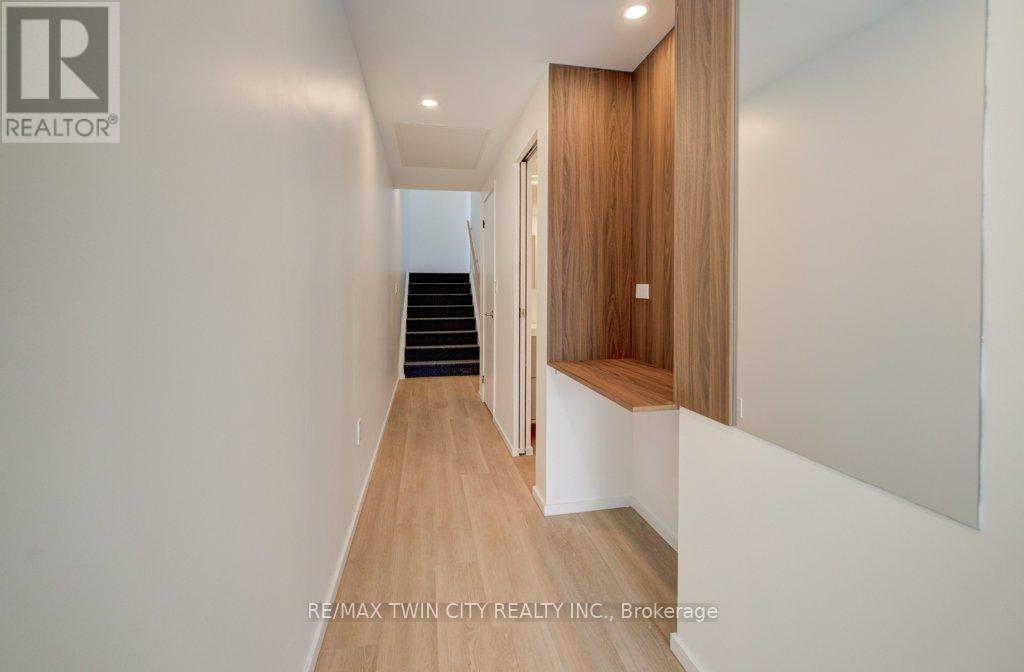 26 King Street E Property Photo 11