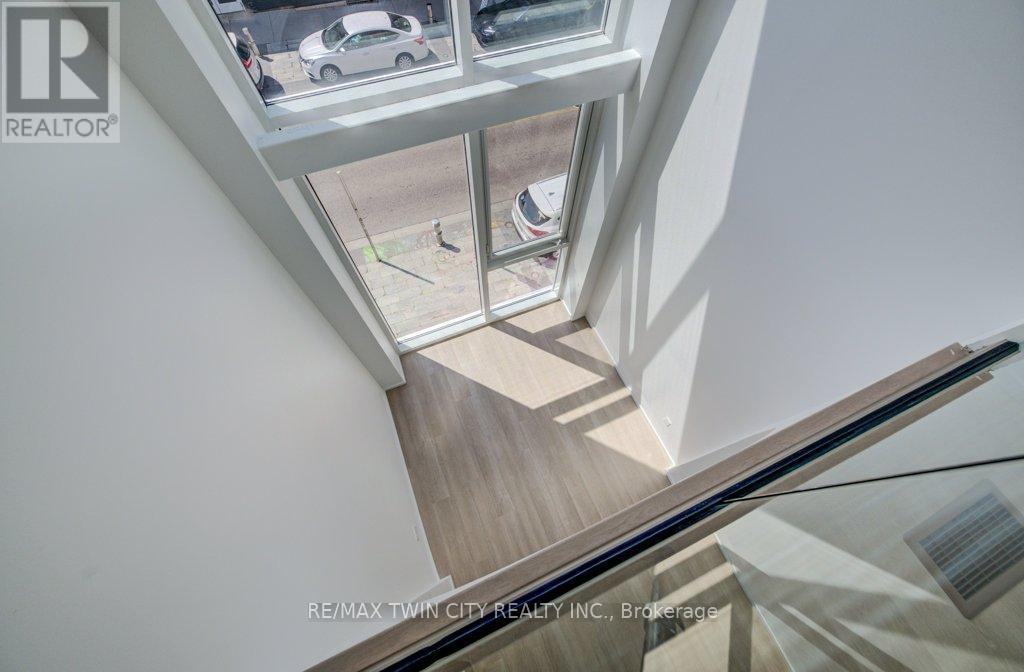 26 King Street E Property Photo 14