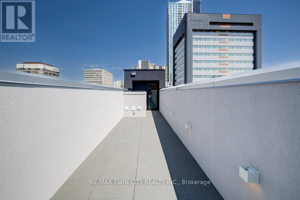26 King Street E Property Photo 17