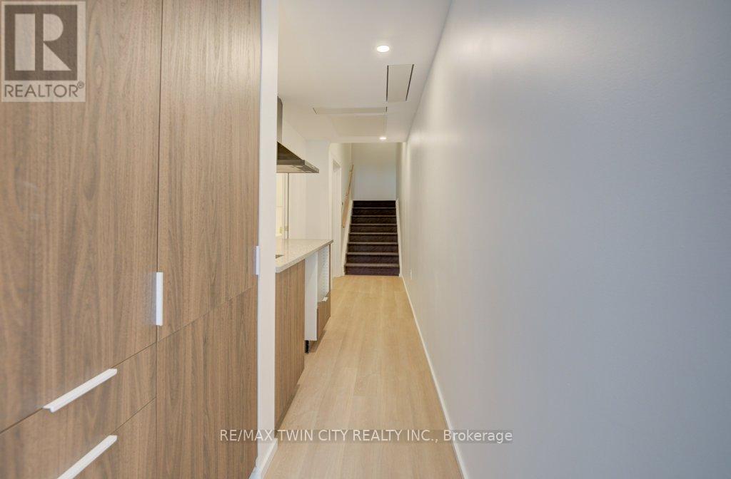 26 King Street E Property Photo 20