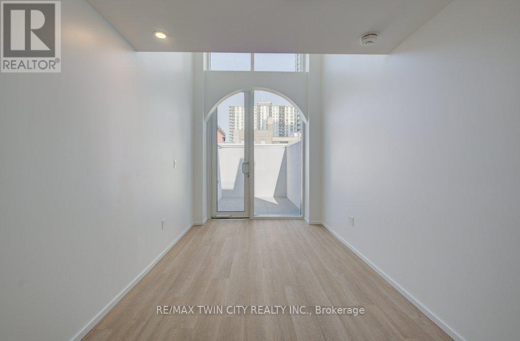 26 King Street E Property Photo 22