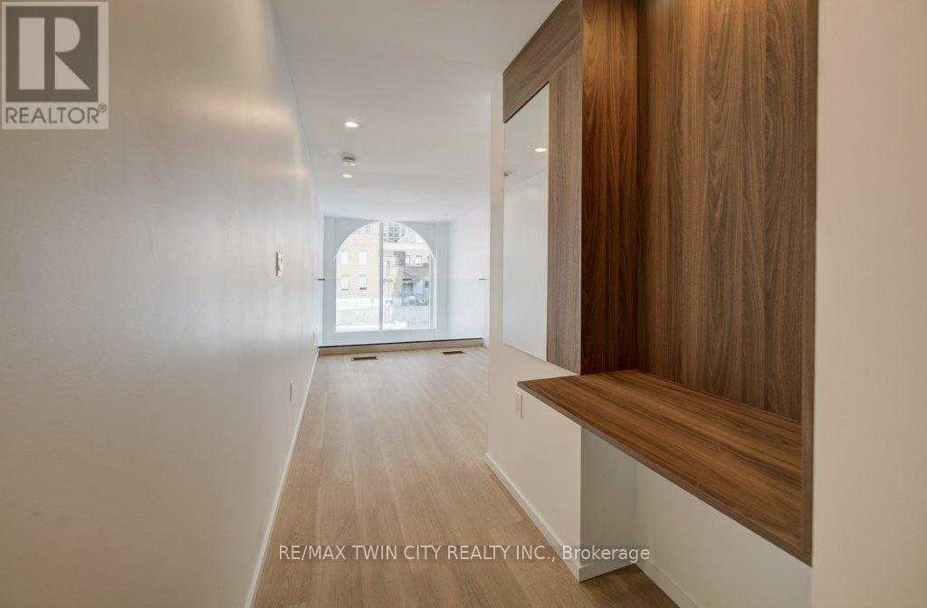 26 King Street E Property Photo 28