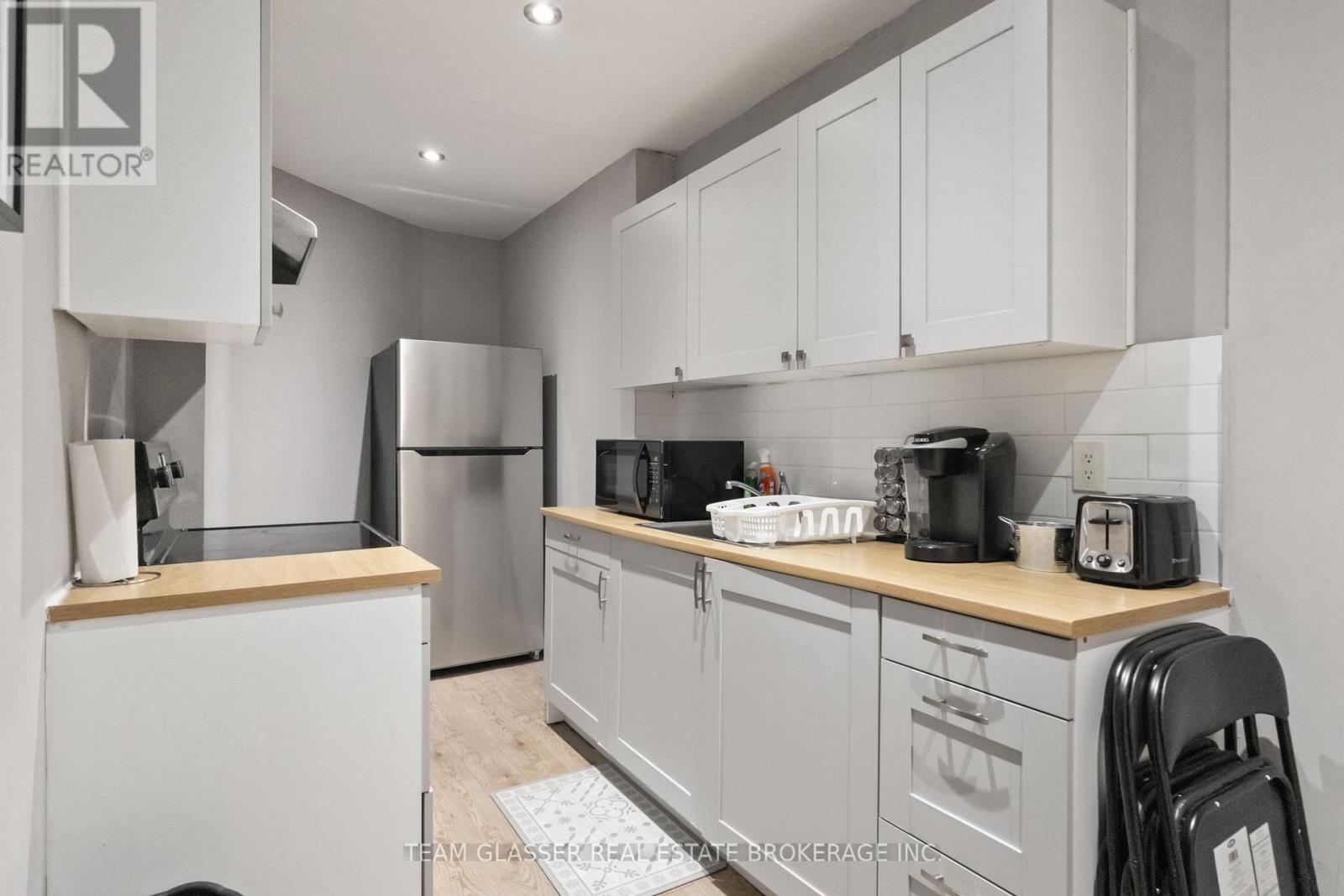 342 Richmond Street Property Photo 4