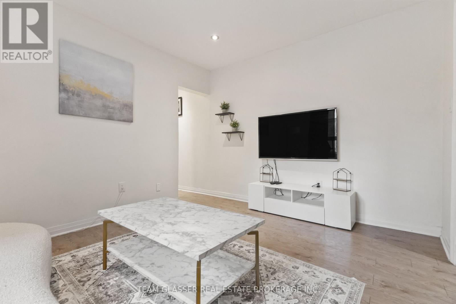342 Richmond Street Property Photo 7