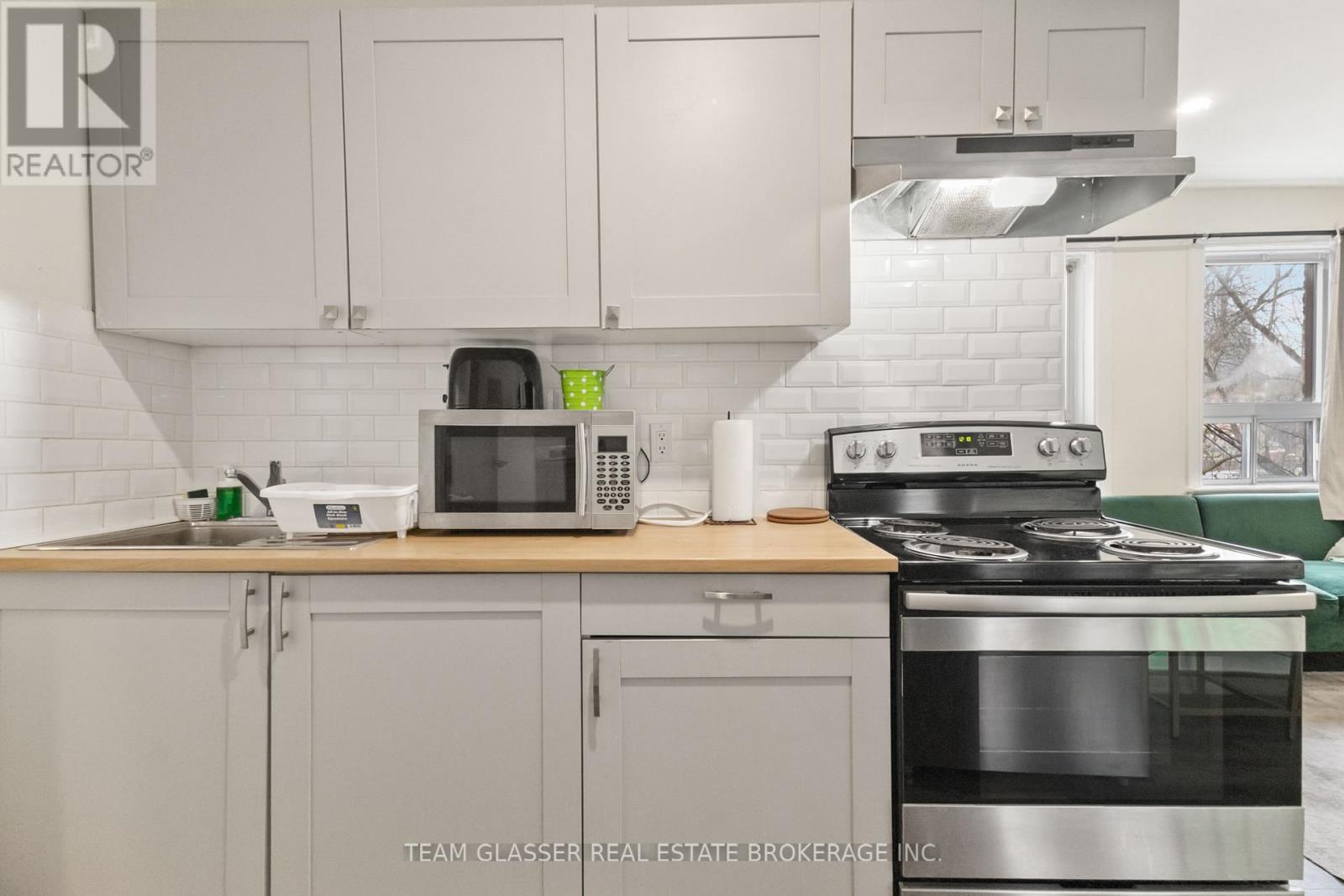 342 Richmond Street Property Photo 23