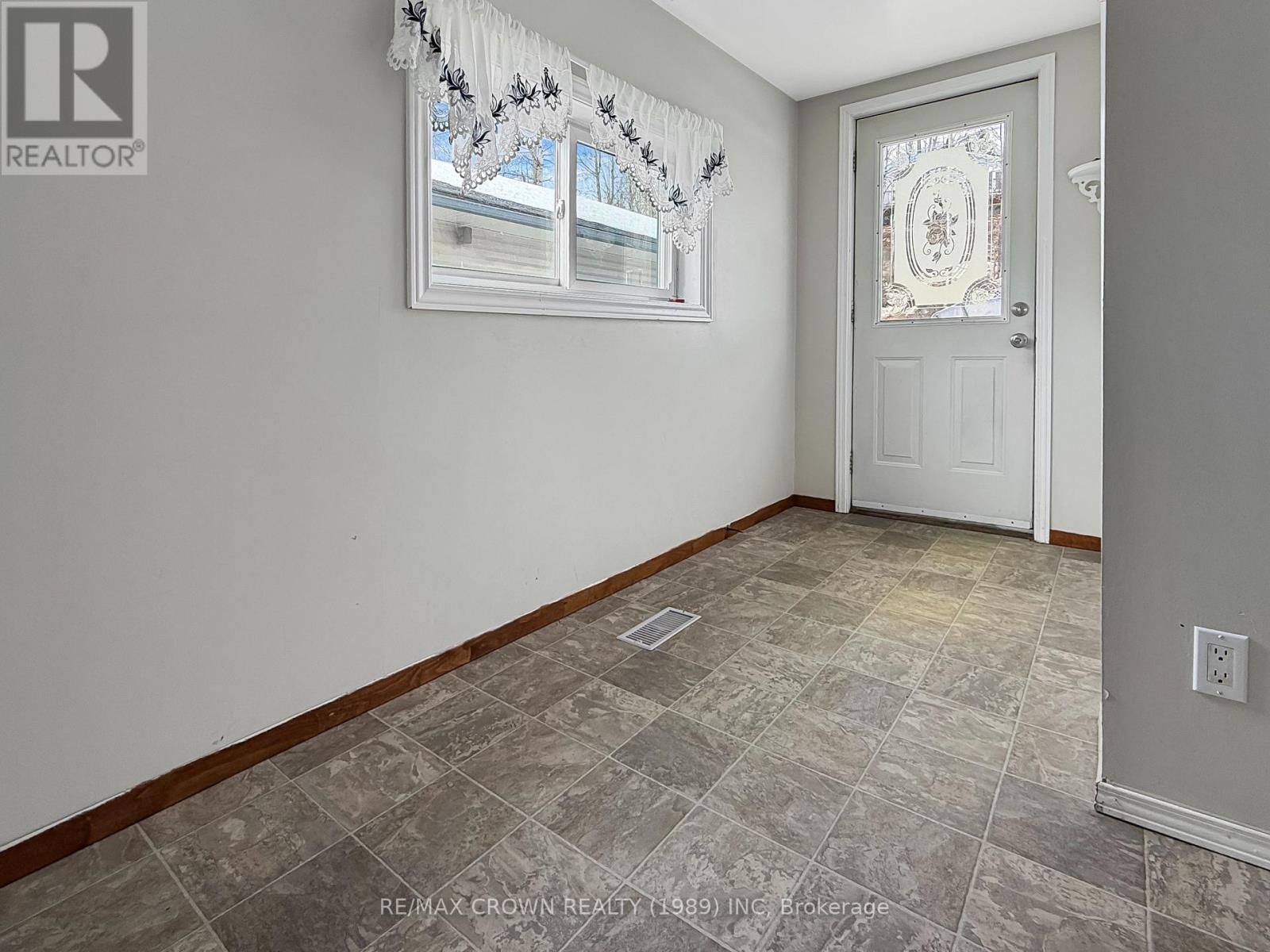 91 Third Avenue Property Photo 6