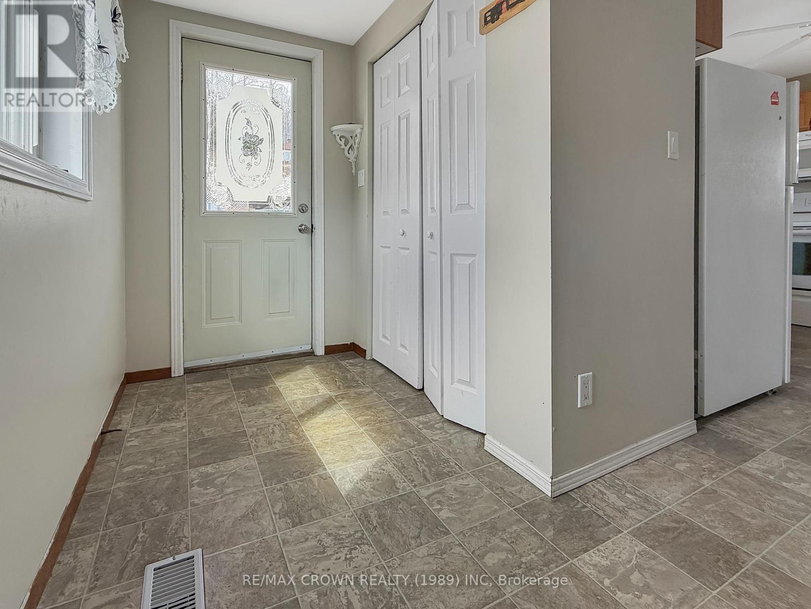 91 Third Avenue Property Photo 8