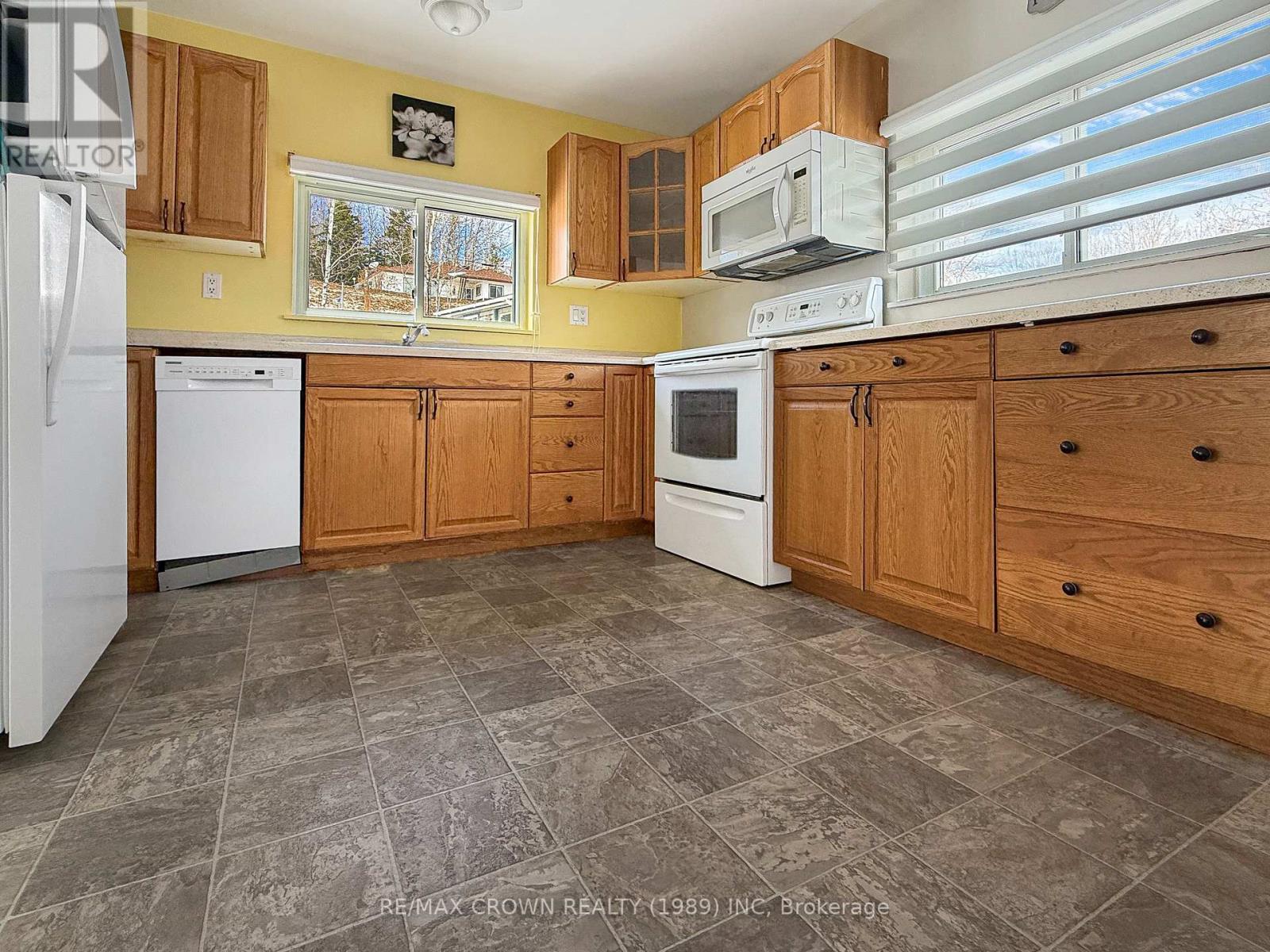 91 Third Avenue Property Photo 12