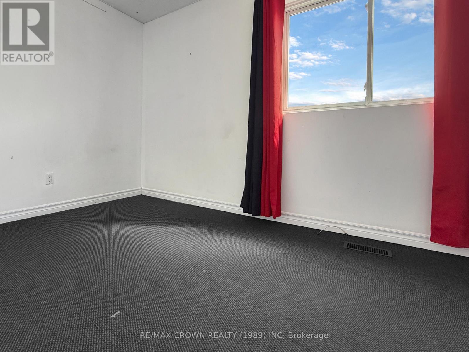 91 Third Avenue Property Photo 25